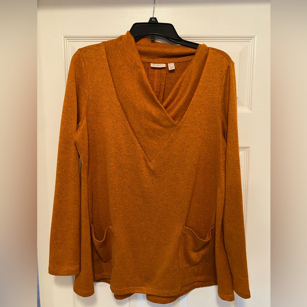 Woman’s Logo Heather Orange Size Medium Comfy soft Fall Shirt Size M w/pockets
